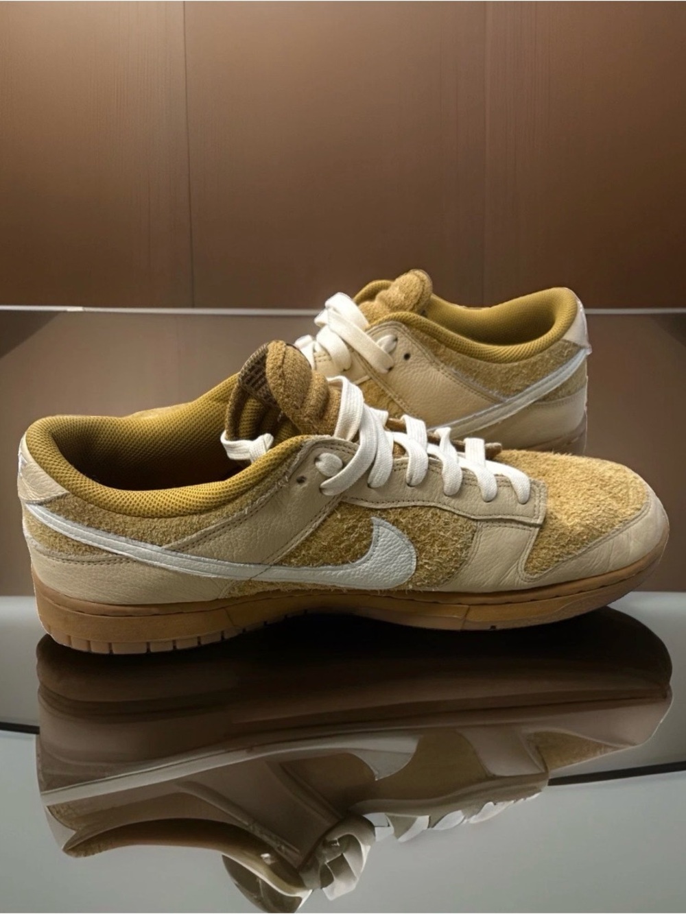 Nike Men’s Tan, White & Gold Low-Top Sneakers - Picture 2 of 6